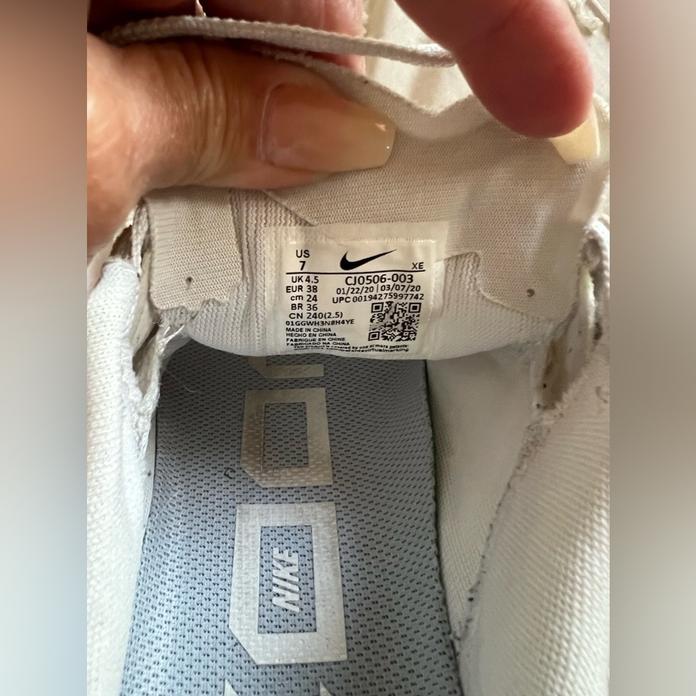 Women’s Nike Air Zoom Pegasus 37 Sneakers - Picture 8 of 10